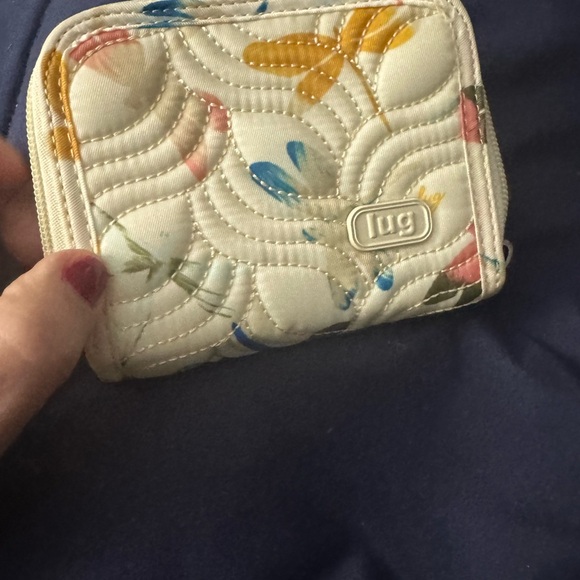 Wallet brand lug to protect your charge cards - Picture 8 of 15